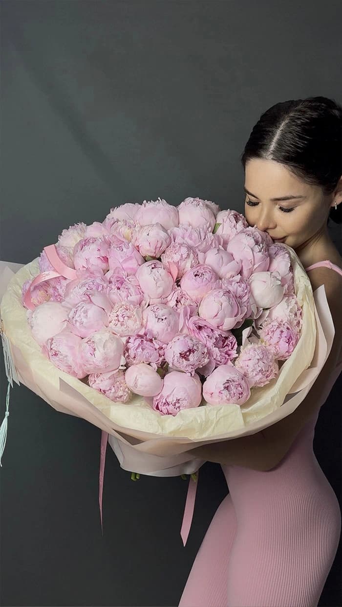 Large Holy Chic bouquet of 50 peonies in assorted soft colors