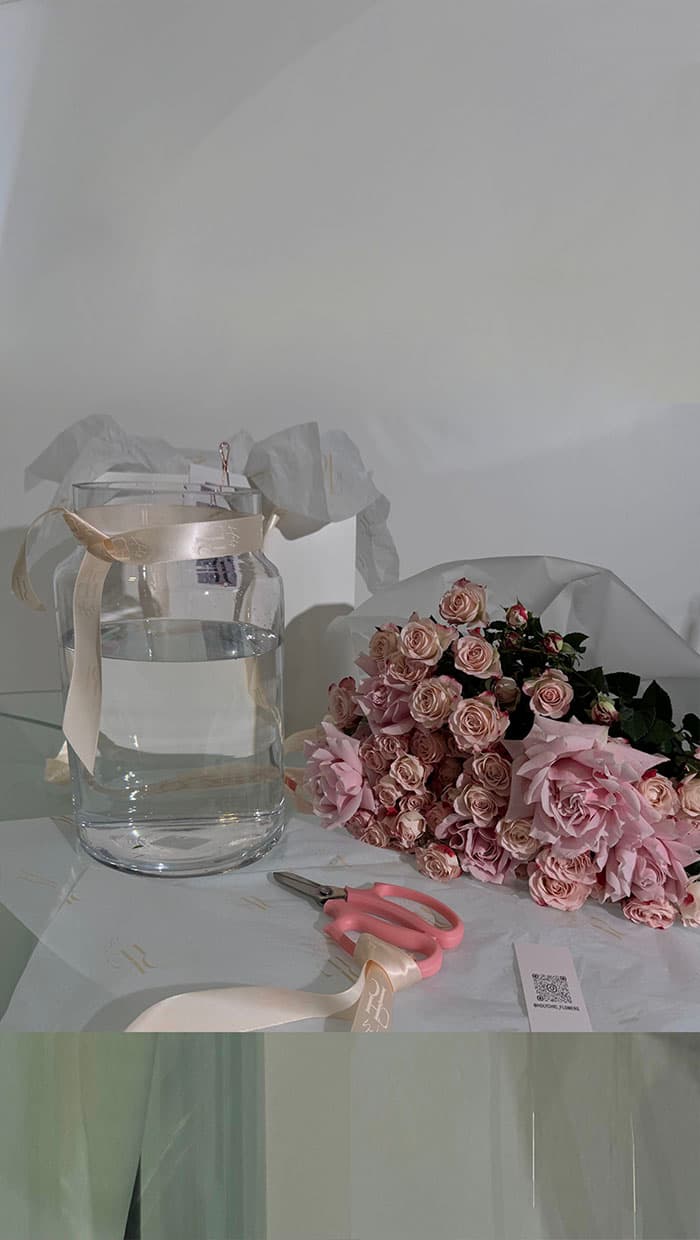 Flowers subscription M by Holy Chic Flowers Manila, product view 2