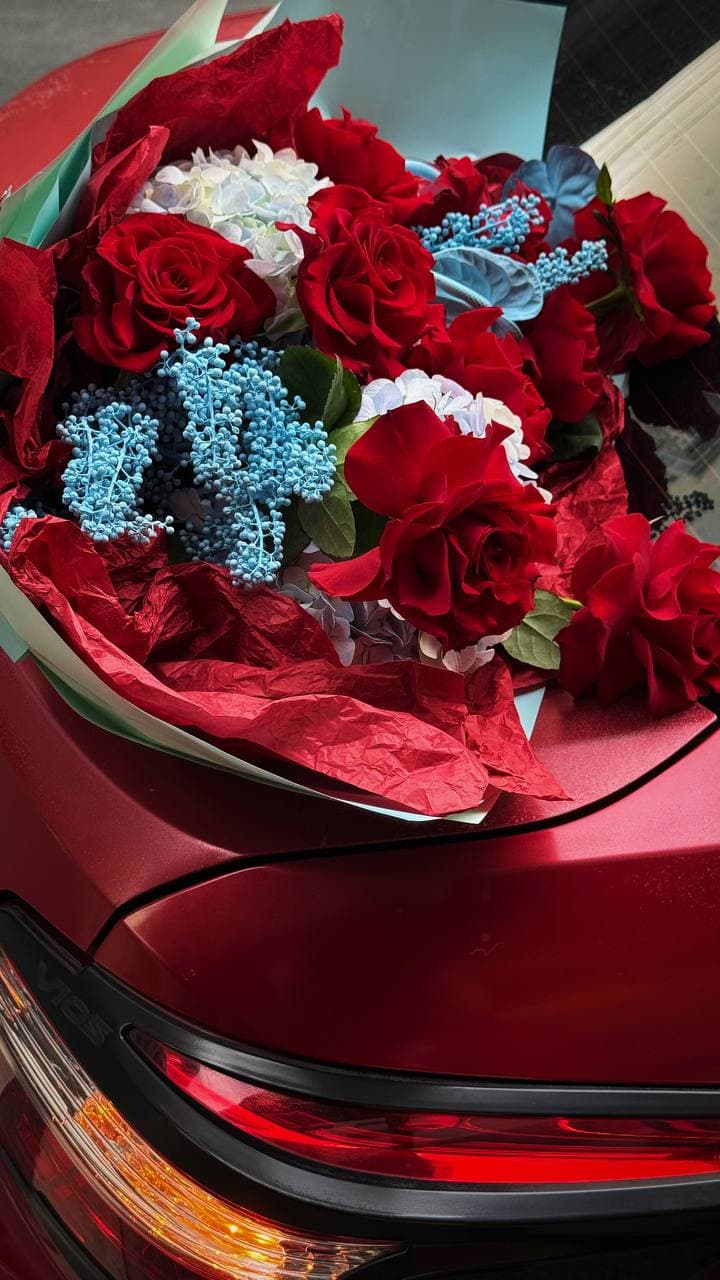 Signature Bouquet, view 2 by Holy Chic Flowers Manila