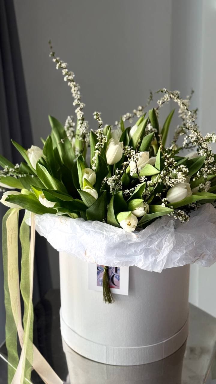Tulips arranged in a Holy Chic flower hatbox