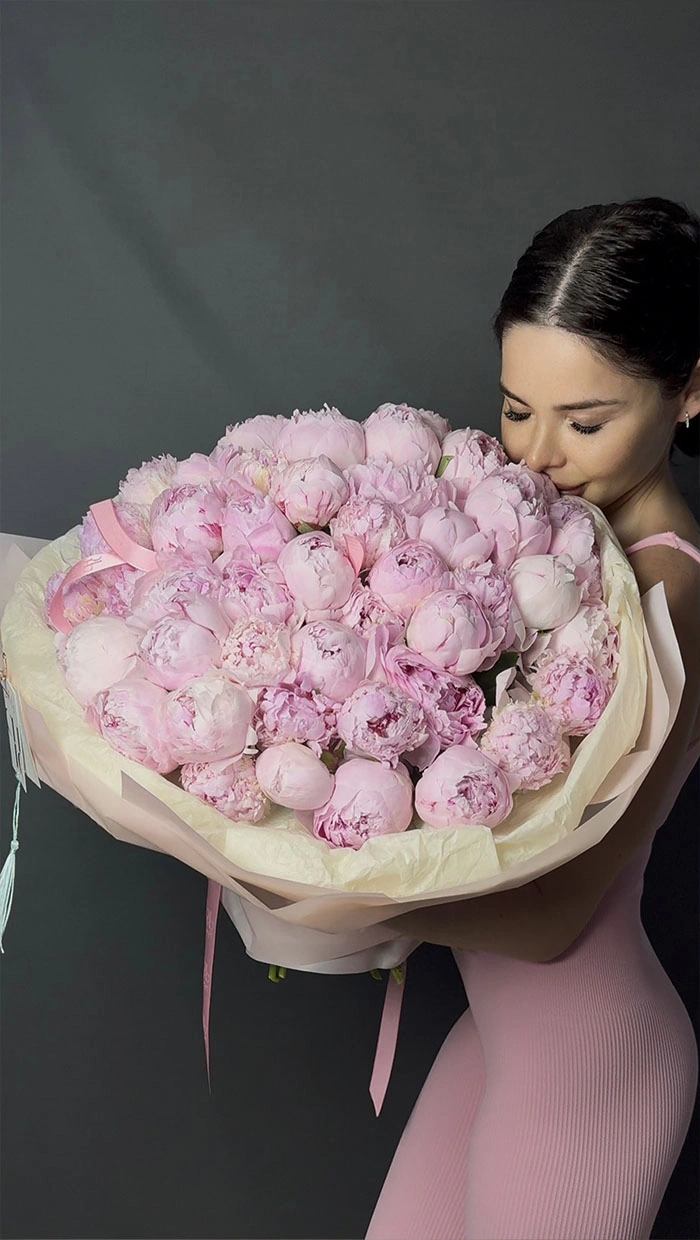 50 luxurious peonies in a variety of colors