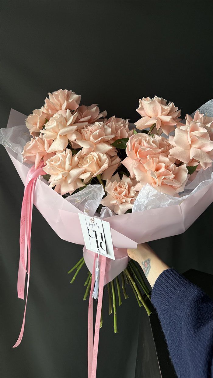 Bestseller Bouquet of 10 French Roses (Assorted Colors)