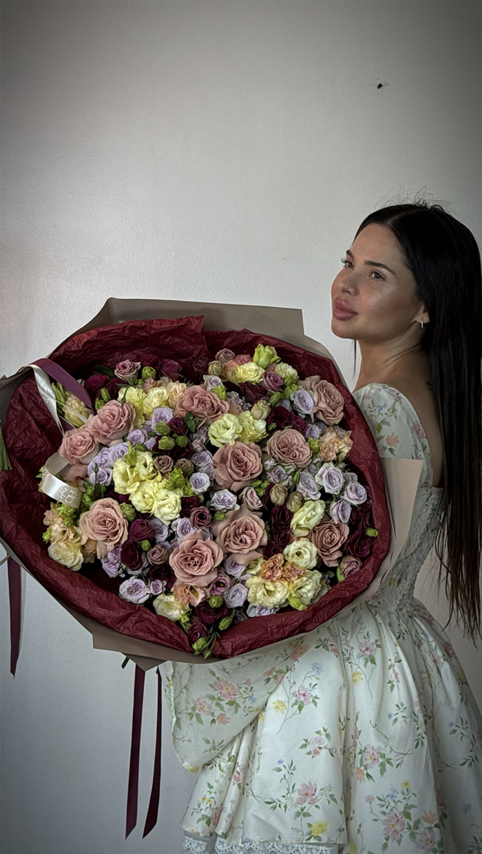 Large Signature Rose Bouquet in an Unusual Color Palette