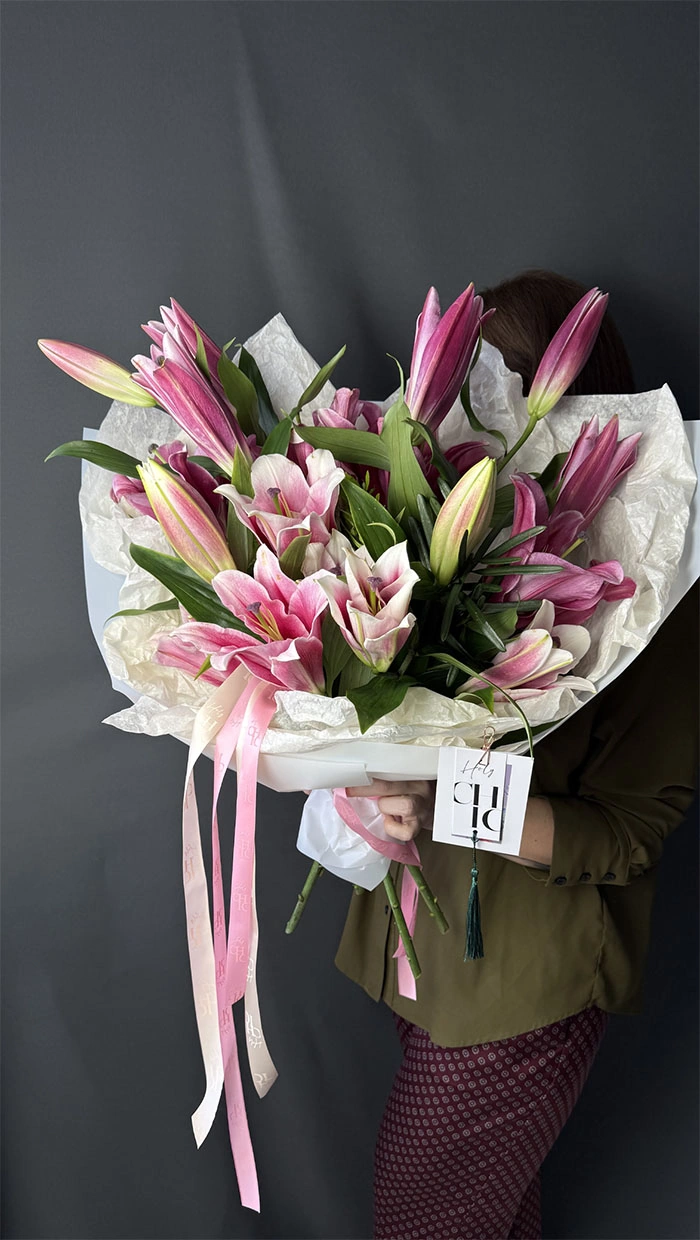 A mono lily bouquet for a milestone birthday